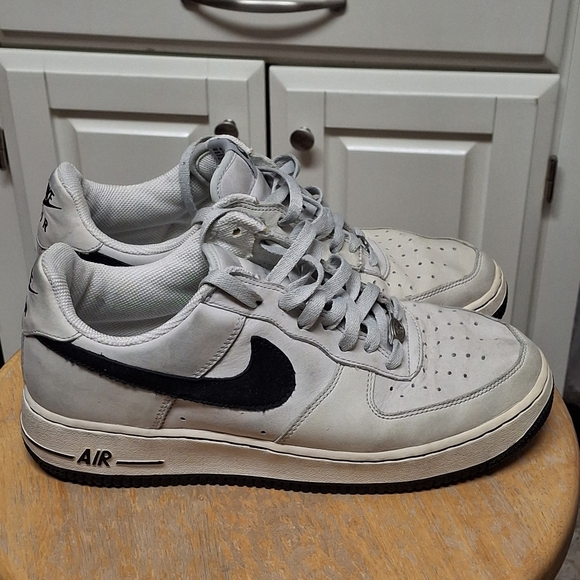 Nike Air Force 1 White with Black Swoosh - Picture 4 of 9